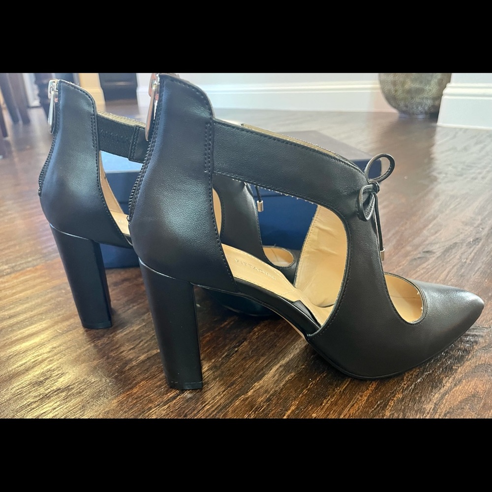 Adrienne Vittadini Nigel Cut-Out Closed-Toe Pump